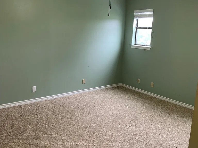 15804 FM 1826 — Photo 8