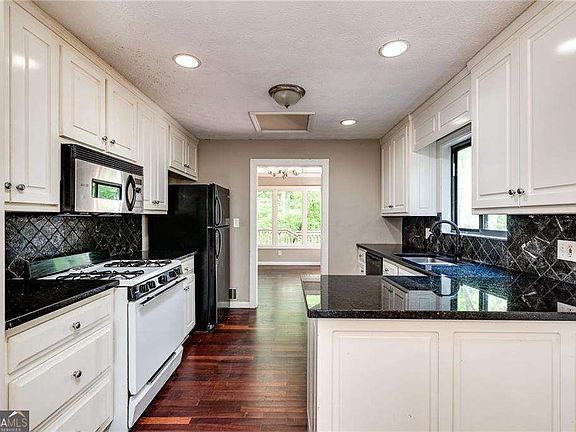 4th image of 1771 Blackwell Rd