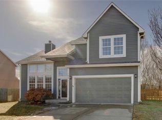 1401 S 6th St E, Louisburg, KS 66053