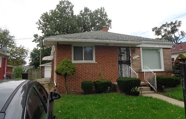 3 bed, 1.5 bath, 1227 sqft, $1,350 — Photo 3