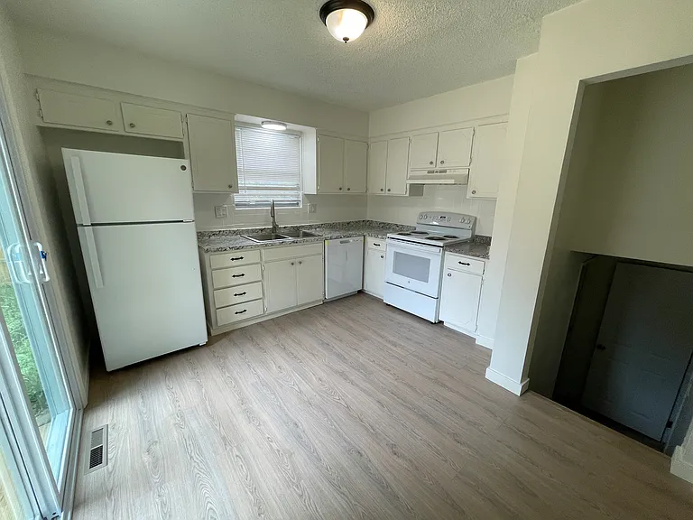 816-818 S Grant Ter — Photo 4