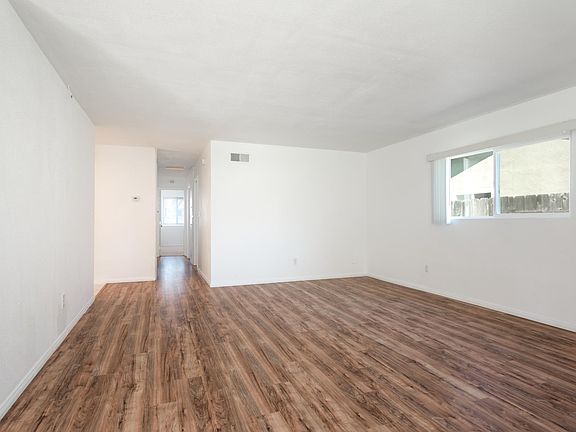 5th image of 7313 Ballinger Ave