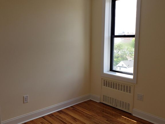 4th image of 8820 179th St