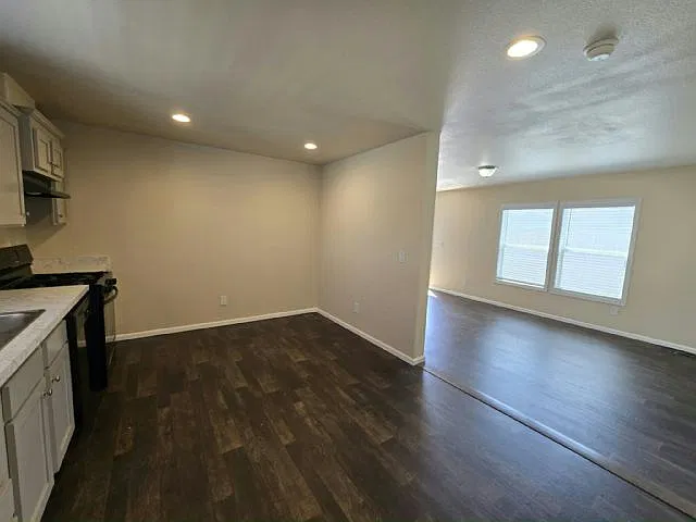 825 N Lamb Blvd — Photo 4