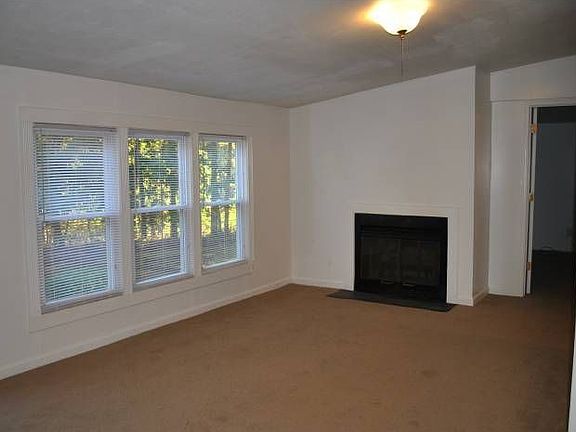 Liv. Rm. w/ Fireplace