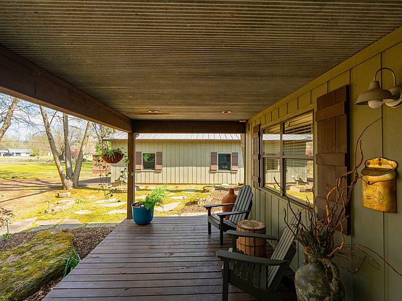 5th image of 3029 Riverbend Rd