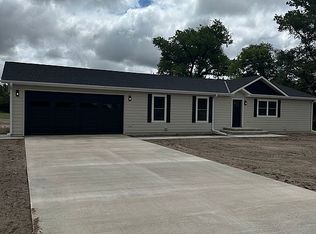 137 N Willow, Wauneta, NE 69045