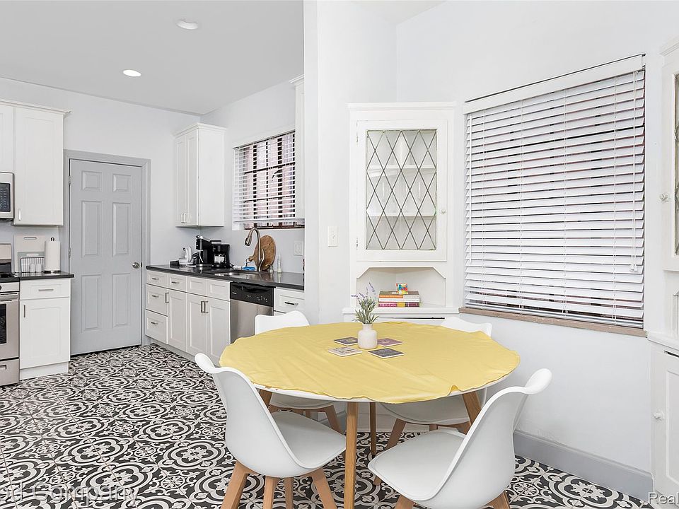 16910 La Salle Ave, photo 17