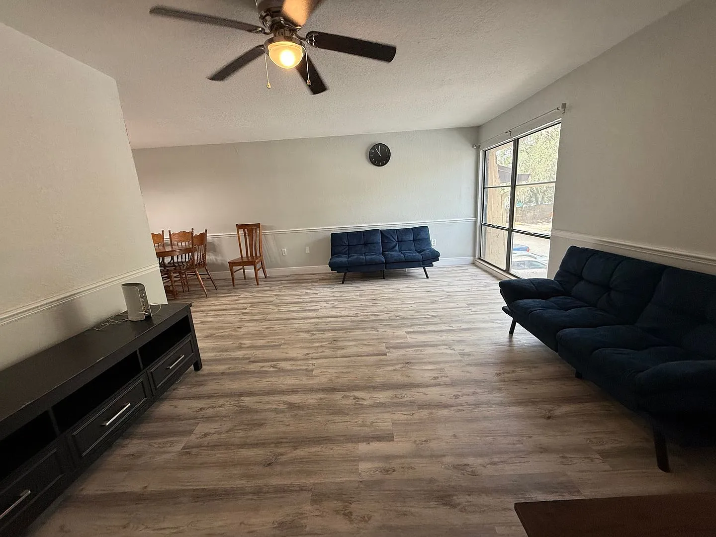 * Move In Special * 1/2 Off 2nd Month's Rent!! Spacious 1,226 Sf Unit - 2 Bd / 2 Ba Near Uf - Bra... — Photo 2