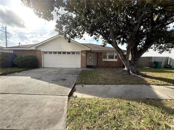 2048 Saulet Pl, Harvey, LA 70058