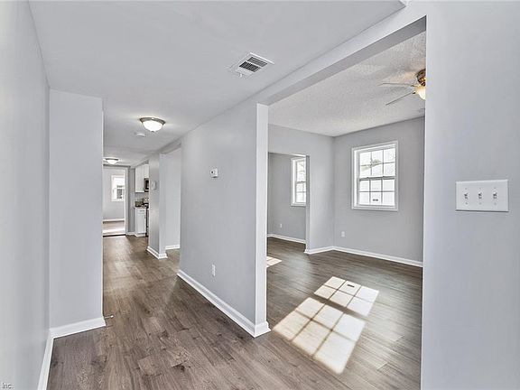 2nd image of 2322 Barraud Ave