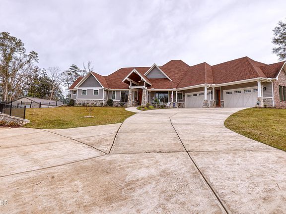 3rd image of 17806 Riverwalk Dr