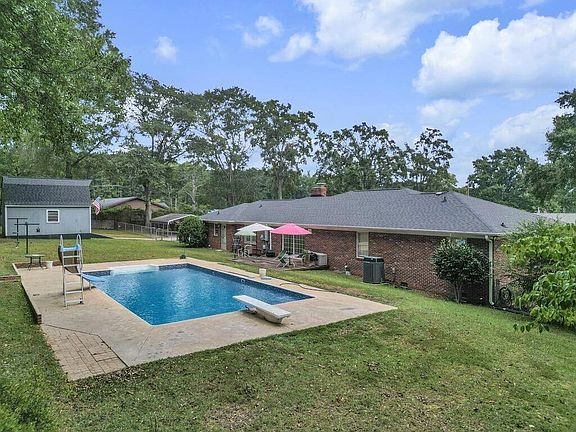 5th image of 104 Harvey Dr