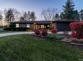 6865 Fredmoor Dr, Troy, MI 48098