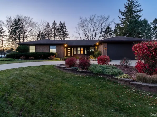 6865 Fredmoor Dr, Troy, MI 48098