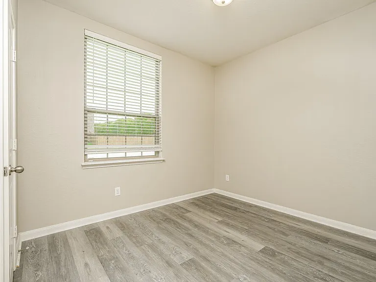 1403 Park Trails Blvd — Photo 13
