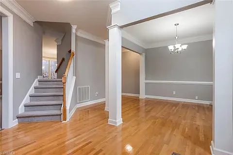 4 bed, 2.5 bath, 2827 sqft, $3,200 — Photo 2
