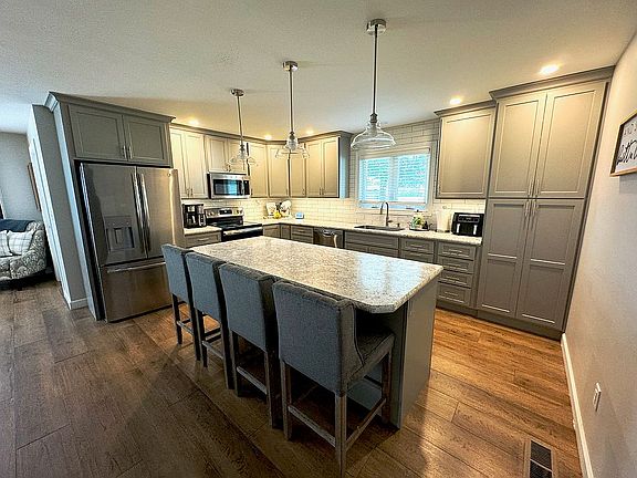 5th image of 406 Southland Dr S