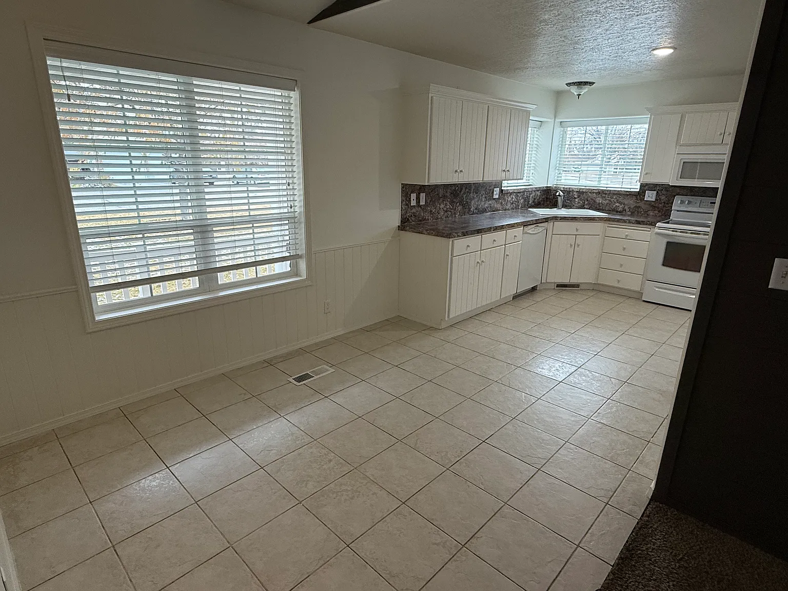 343 N 2 W — Photo 3