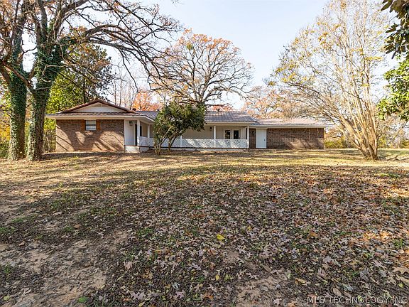 3rd image of 76 Six Springs Dr