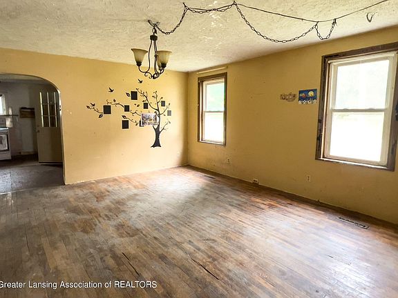 2nd image of 1132 Jackson St