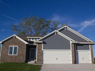 136 Orchard Trl, Norwalk, IA 50211