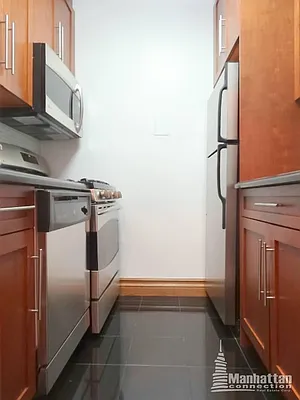 Rented by Manhattan Connection | media 24