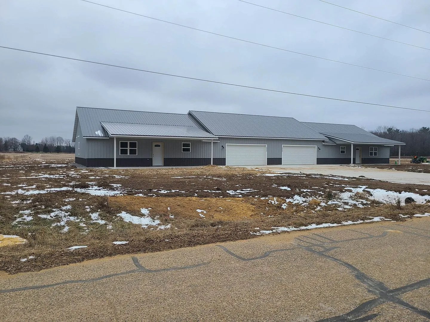 3 Bedroom, 2 Bathroom Duplex — Photo 4