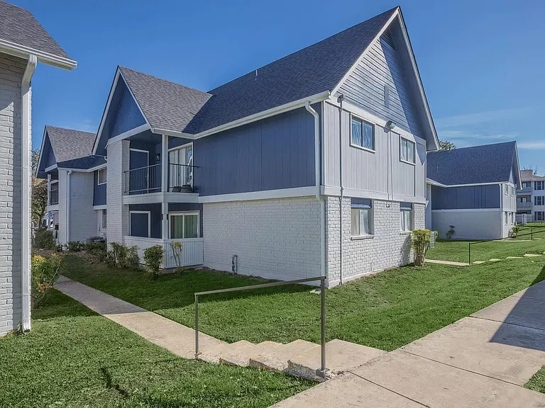 Experience modern living at Distinction Apartment Homes, where comfort meets convenience. Enjoy beautifully designed interiors and a vibrant community atmosphere. Don't miss out on your ideal homeschedule a tour today!