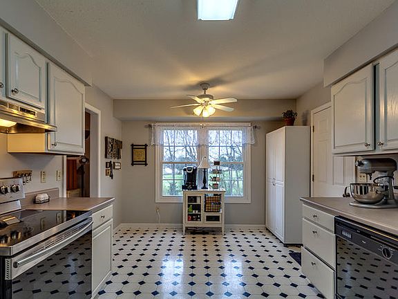 5th image of 1509 Karen Ct