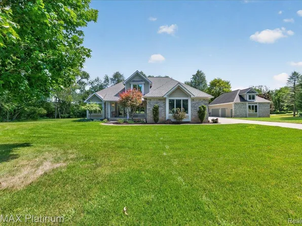 56 Wilderness Lake Ct, Milford, MI 48380