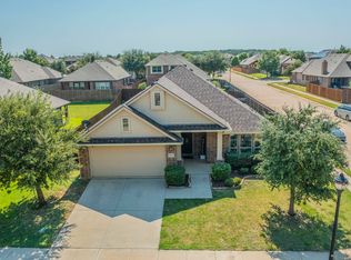 1104 Longhorn Dr, Aubrey, TX 76227