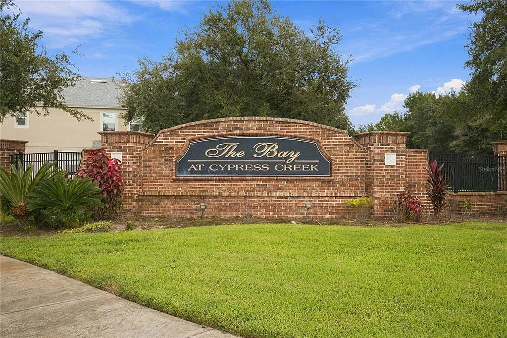 3 bed, 2.5 bath, 1588 sqft, $2,075 — Photo 3