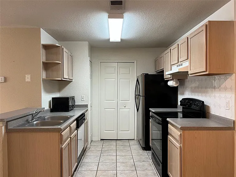 8915 Latrec Ave #2201 — Photo 3