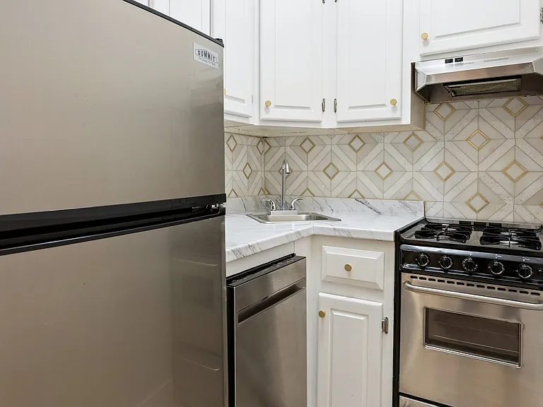 112 W 72nd St #8D — Photo 3