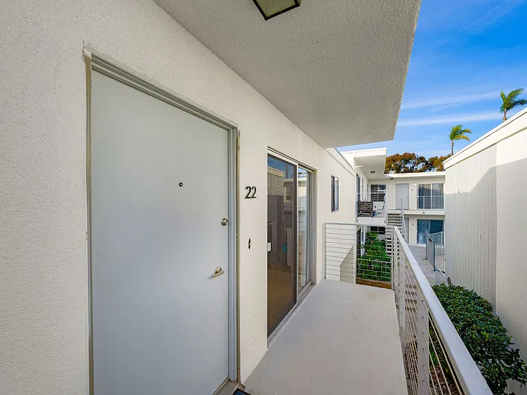 Modern University Crest Apartments 1 Month Free — Photo 37