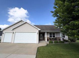 1578 Lone Oak Dr, Neenah, WI 54956