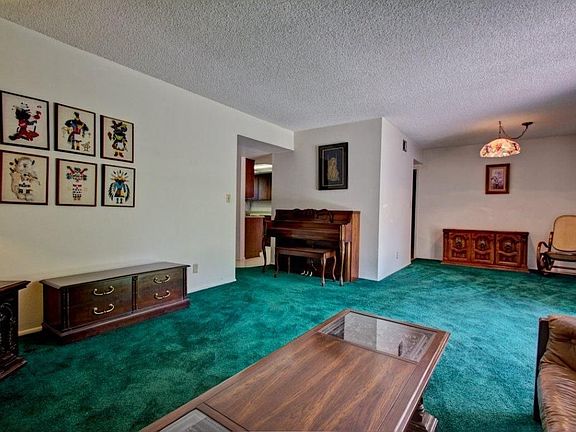 2nd image of 521 W Claremont Ave