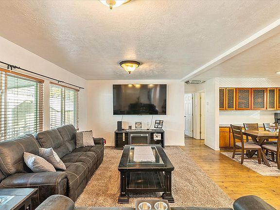 2nd image of 888 W Storm Mountain Dr