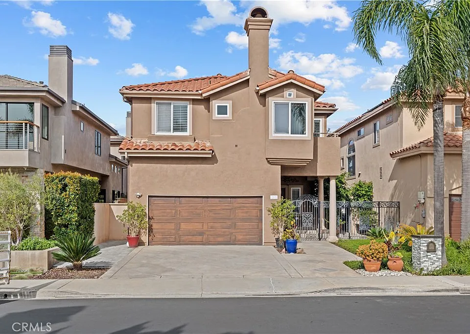 22711 Las Brisas Cir