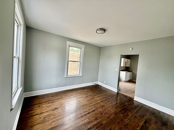 3rd image of 3026 W 38th Pl #R2