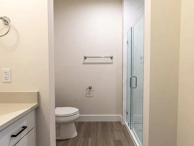 1135 Rose Hill Dr — Photo 36