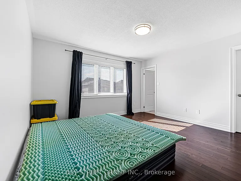 60 Mohandas Dr — Photo 39