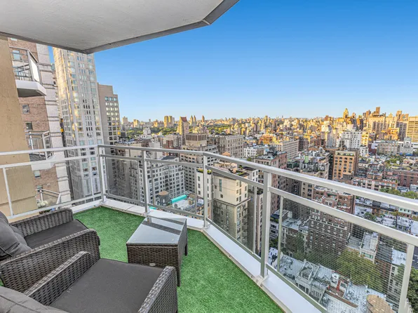 118 East 60th Street image 4 of 15