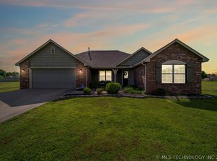 3 Brushy Creek Rd, Pryor, OK 74361