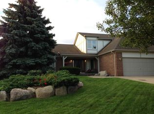 1977 Ridgefield Ct, Rochester Hills, MI 48306