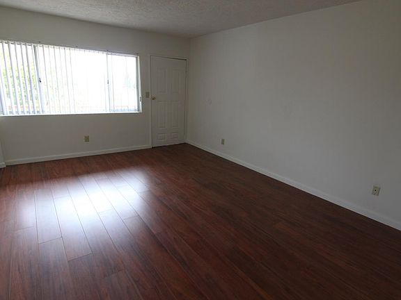4th image of 429 Edgewood St APT 8