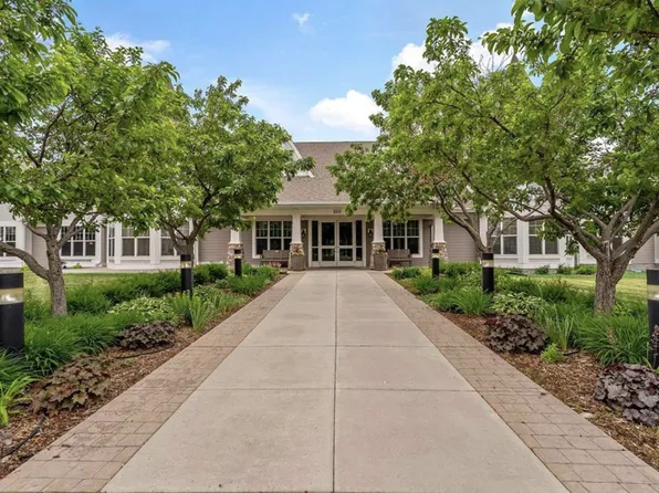 100 N Clydesdale Trl #320, Hamel, MN 55340