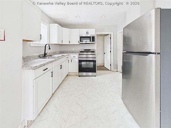 5th image of 421 26th St