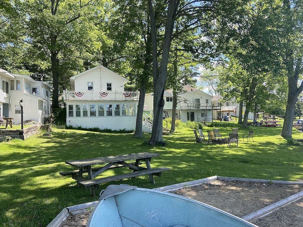 251 N Lake Dr, Six Lakes, MI 48886 Zillow